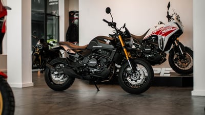 Academy On Road en Moto Morini Leloir